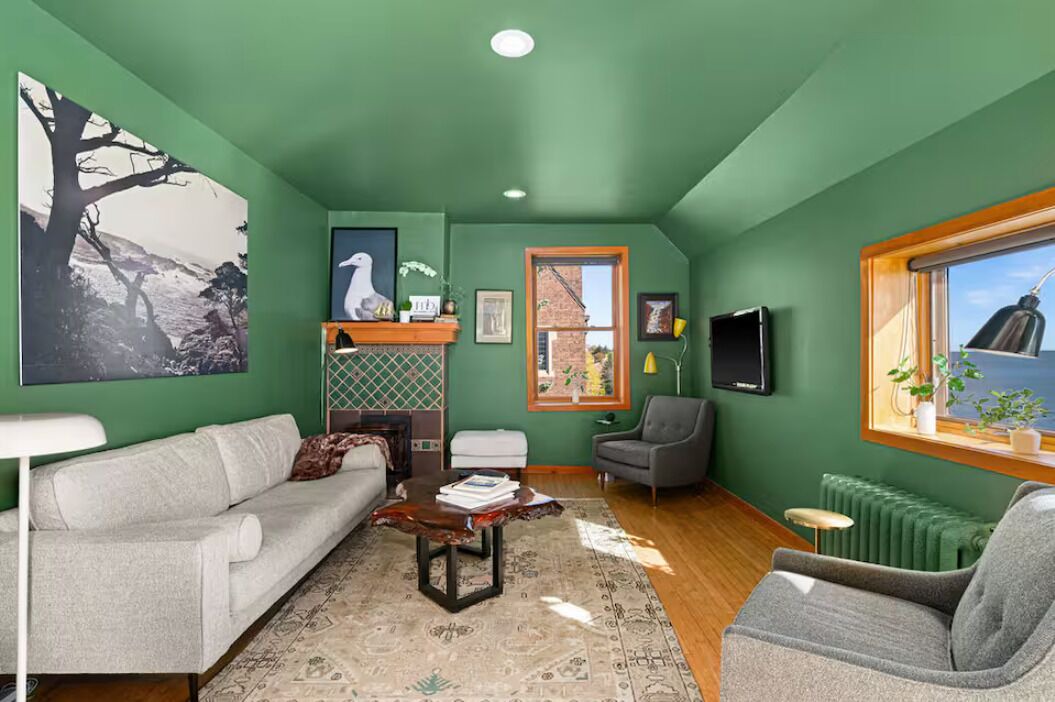 Photo of Livingroom in East Hillside