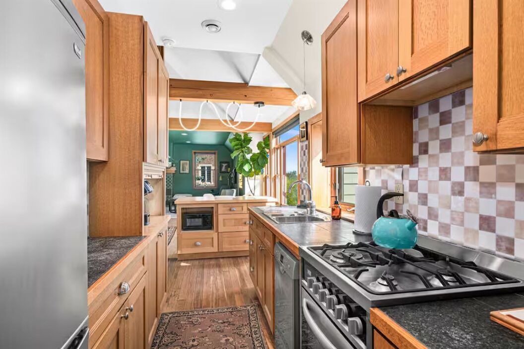 Photo of Kitchen in East Hillside