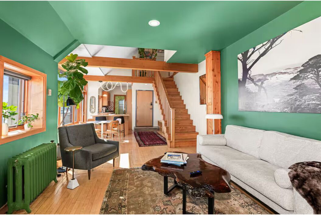 Photo of Livingroom in East Hillside