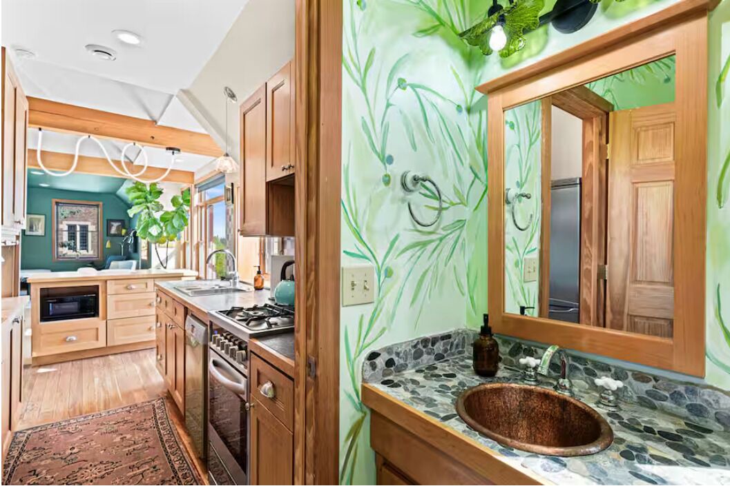 Photo of Kitchen in East Hillside