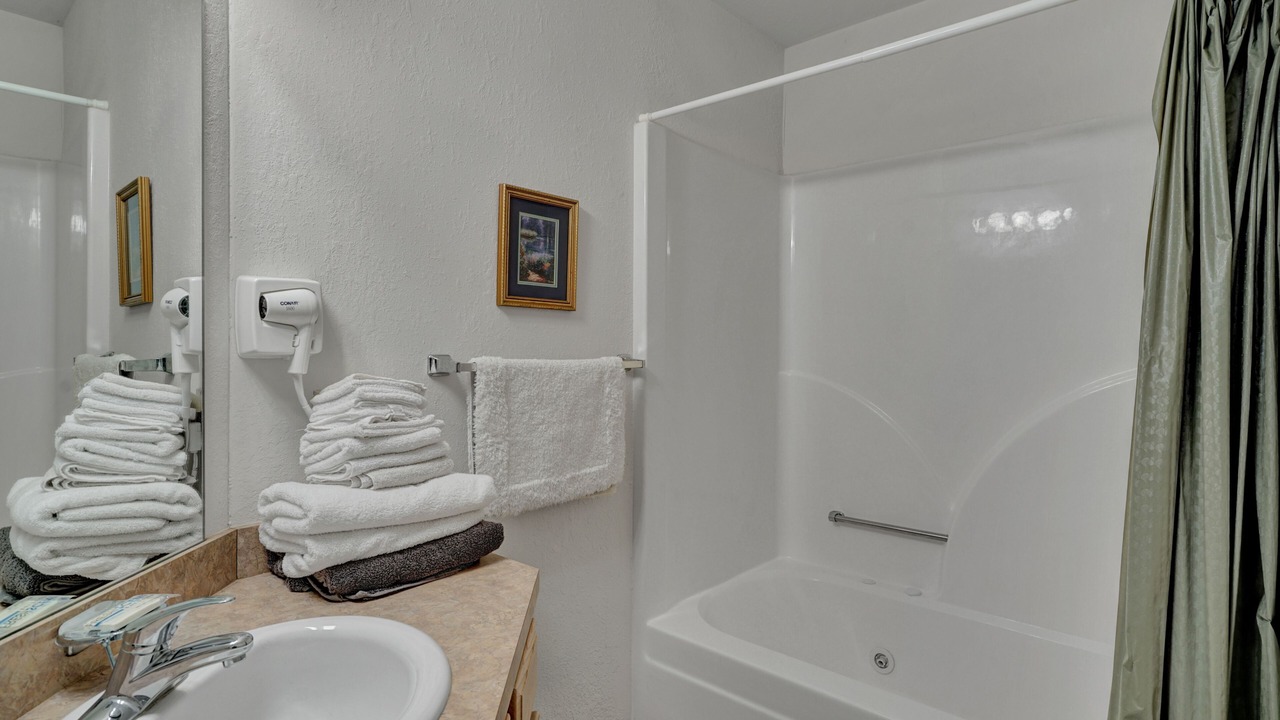 Photo of Bathroom in Pigeon