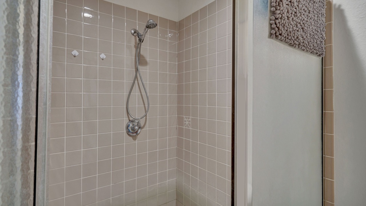 Photo of Bathroom in Pigeon
