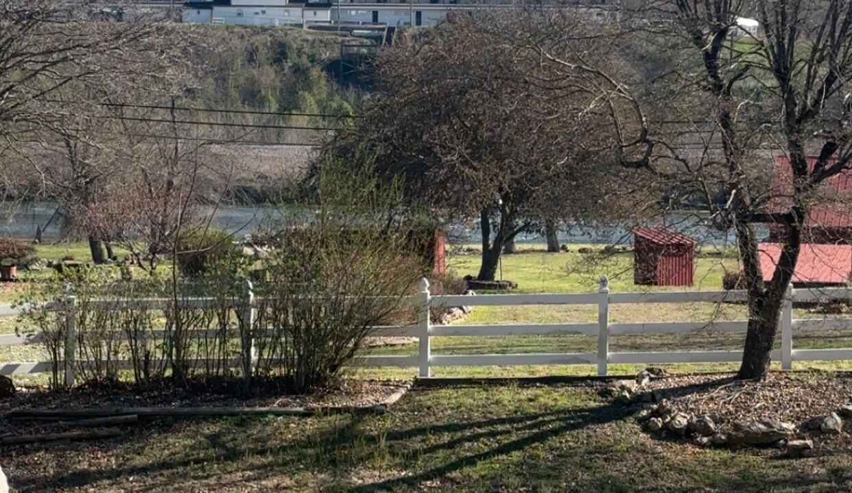 Photo of Others in Mammoth Spring