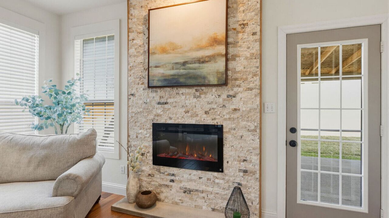 Photo of Livingroom in Ada