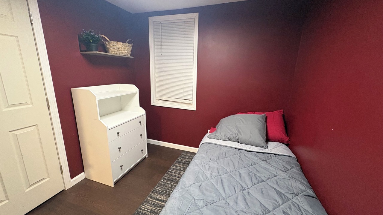 Photo of Bedroom in Lindbergh Lawns