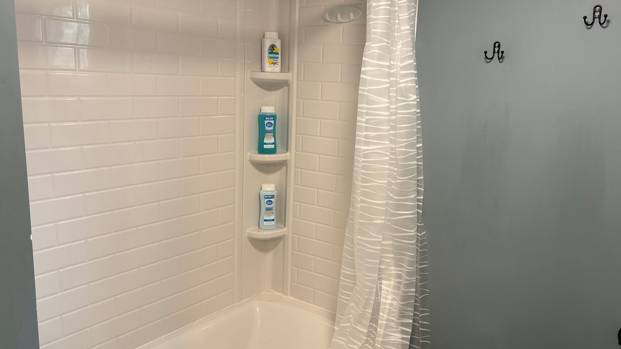 Photo of Bathroom in Lindbergh Lawns