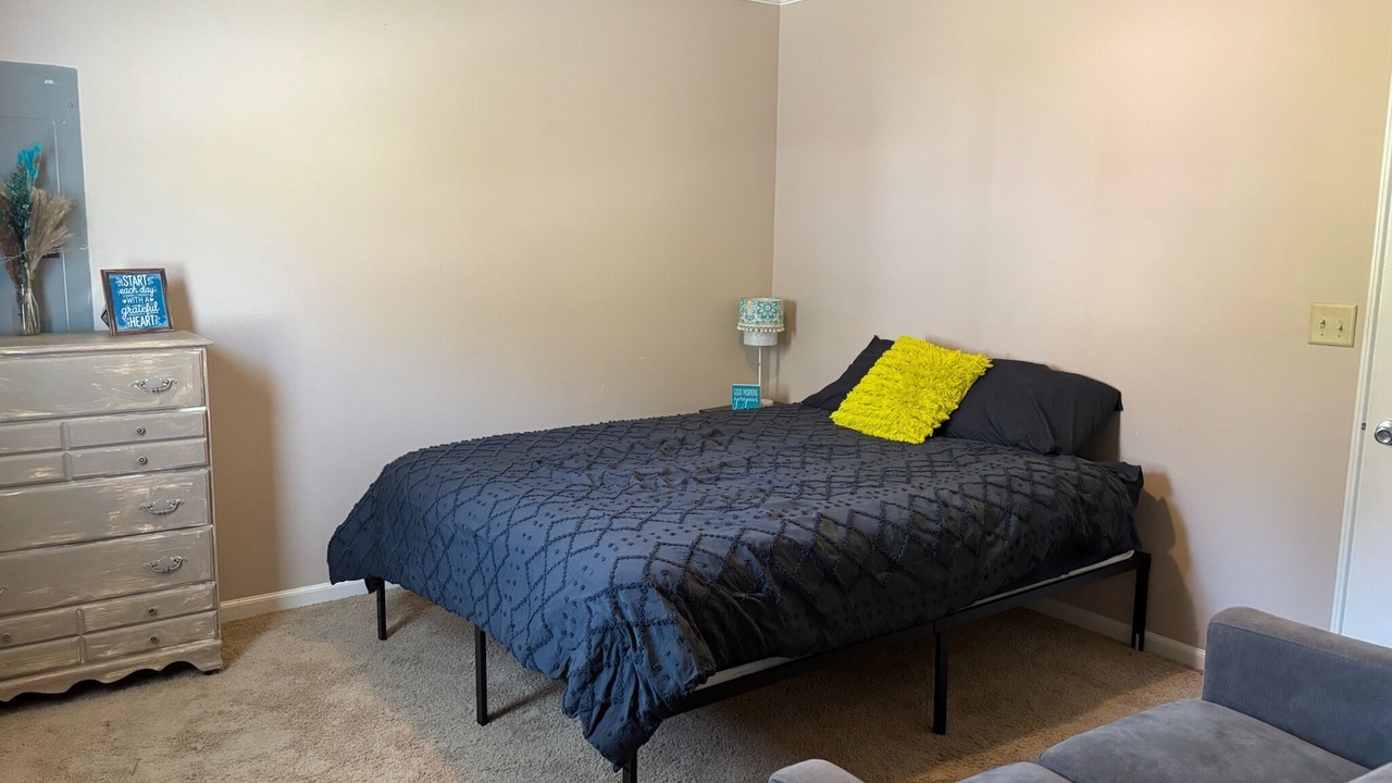 Photo of Bedroom in Anmoore