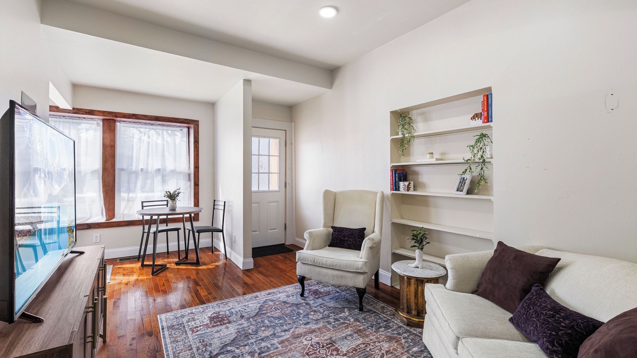 Photo of Livingroom in North Tonawanda