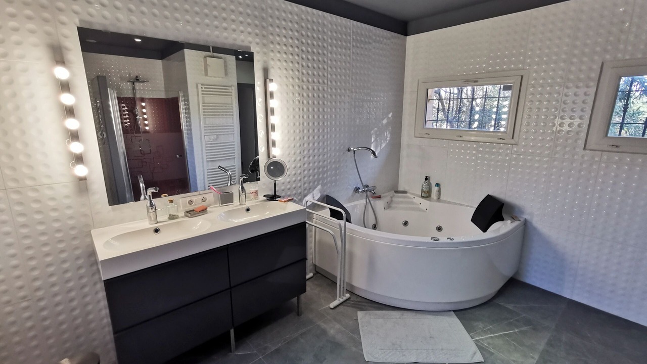 Photo of Bathroom in Les Hauts de Villeneuve