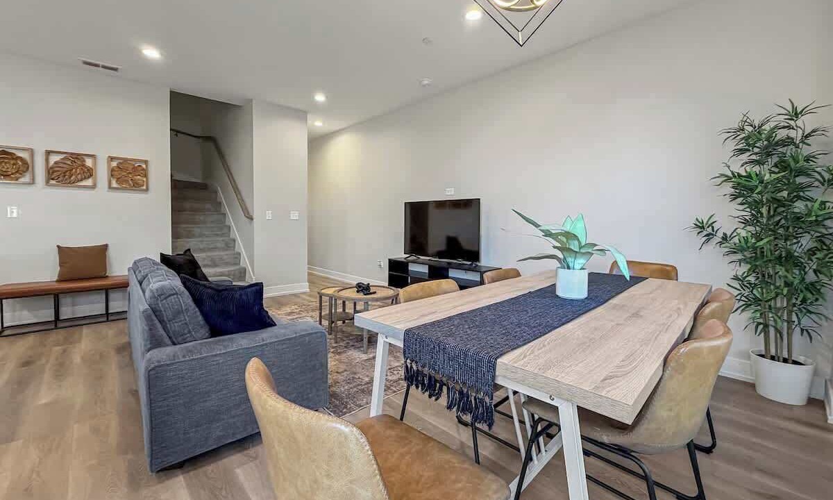 Photo of Livingroom in Warrenville