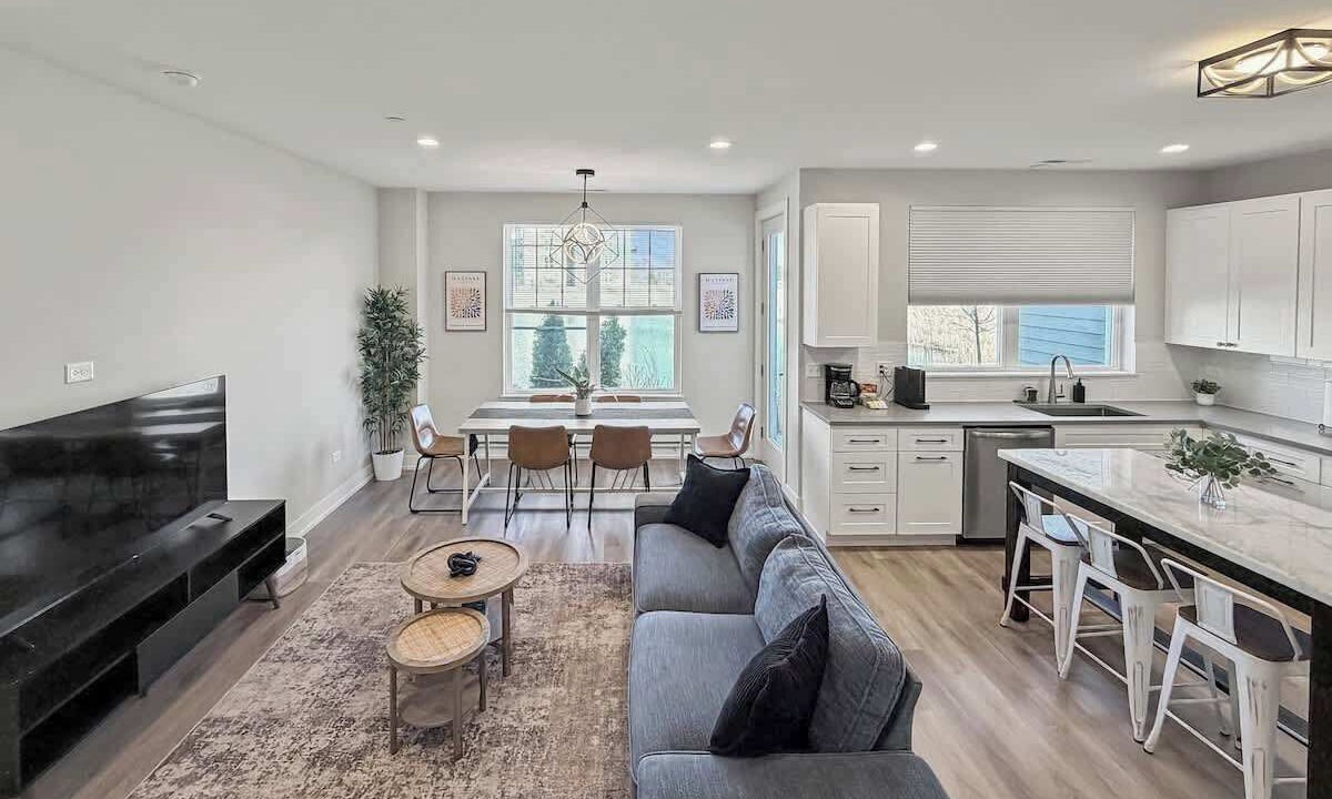 Photo of Livingroom in Warrenville