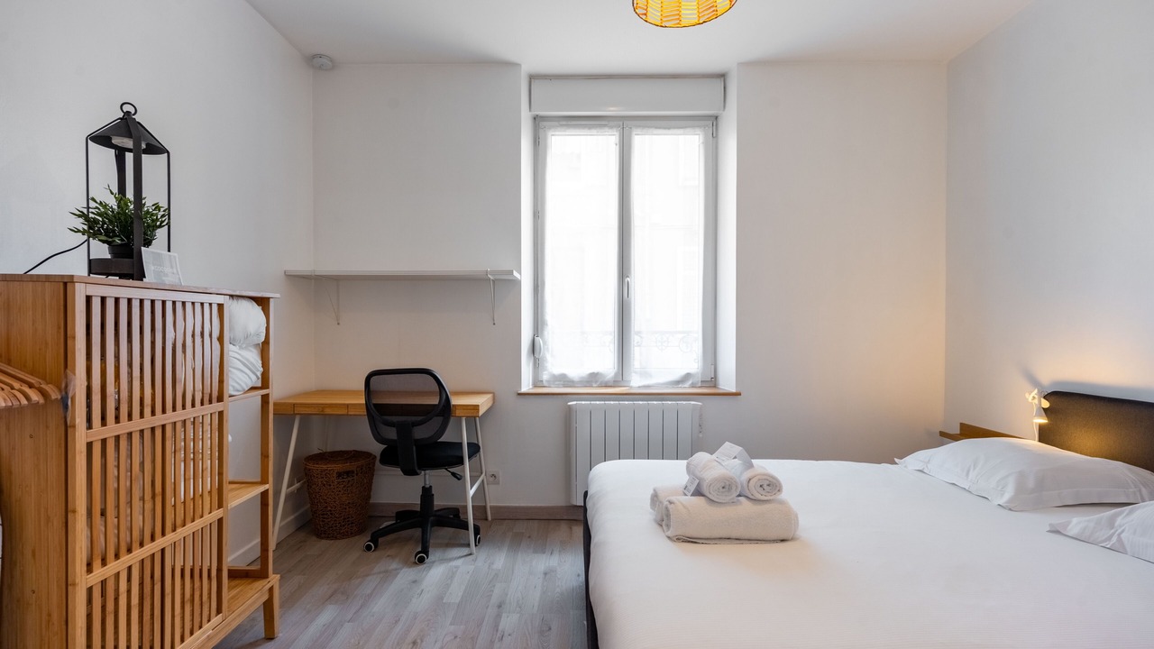 Photo of Bedroom in Poincare - Foch - Anatole France - Croix de Bourgogne