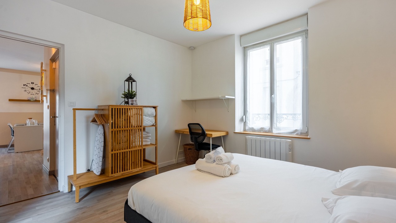 Photo of Bedroom in Poincare - Foch - Anatole France - Croix de Bourgogne