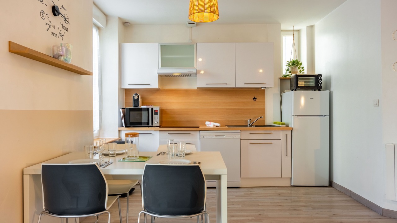 Photo of Kitchen in Poincare - Foch - Anatole France - Croix de Bourgogne