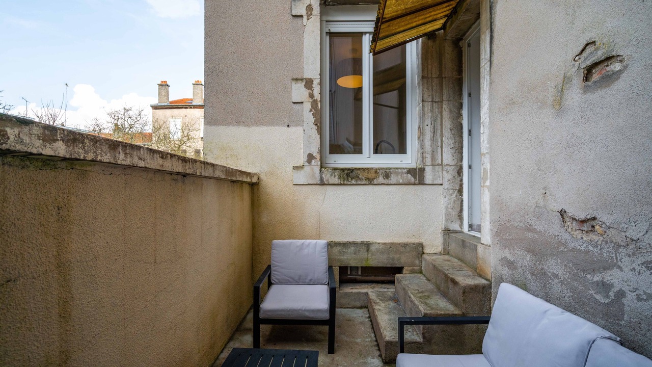 Photo of Patio Balcony in Poincare - Foch - Anatole France - Croix de Bourgogne