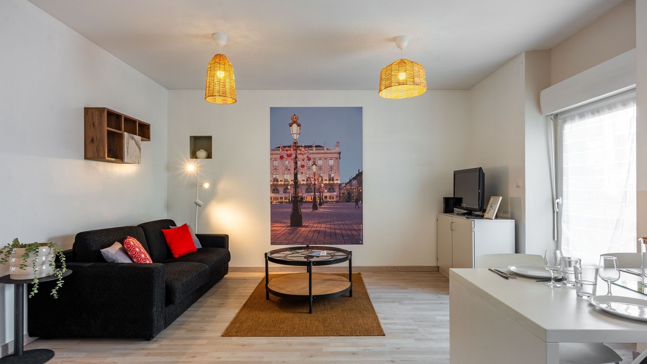 Photo of Livingroom in Poincare - Foch - Anatole France - Croix de Bourgogne