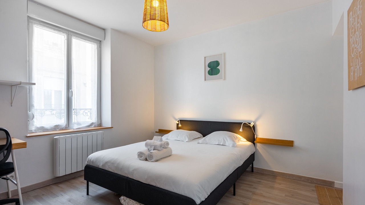 Photo of Bedroom in Poincare - Foch - Anatole France - Croix de Bourgogne