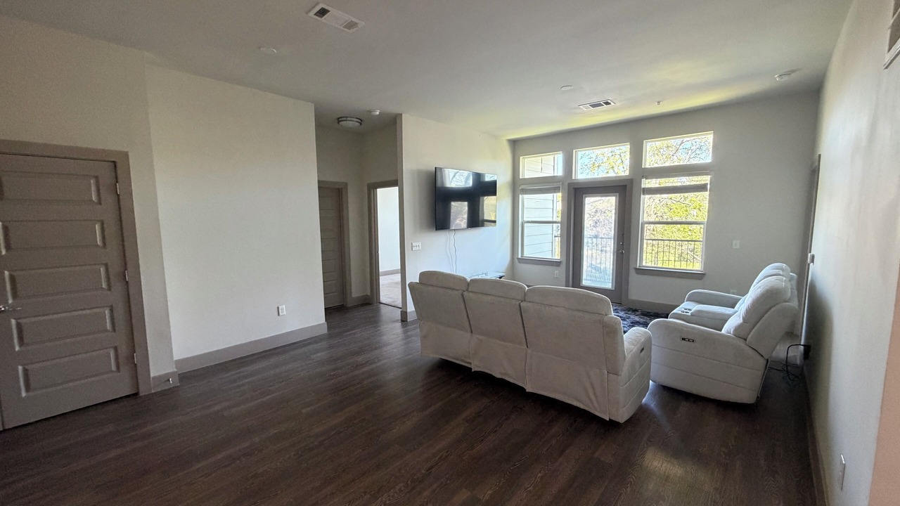 Photo of Livingroom in Woodlake - Briar Meadow