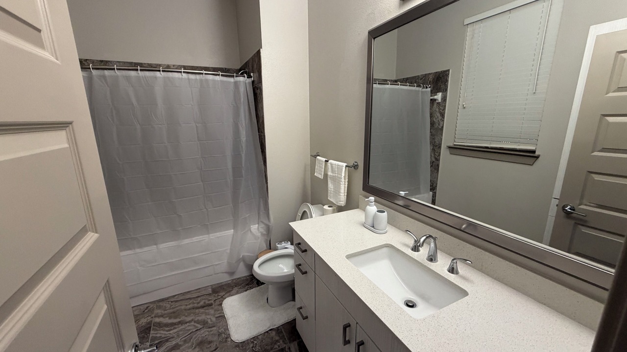 Photo of Bathroom in Woodlake - Briar Meadow