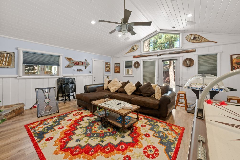 Photo of Livingroom in Summit Estates