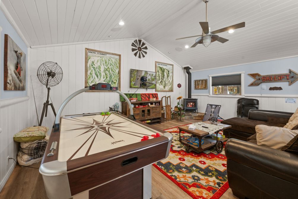 Photo of Livingroom in Summit Estates