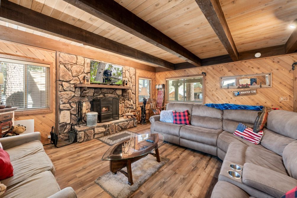 Photo of Livingroom in Summit Estates