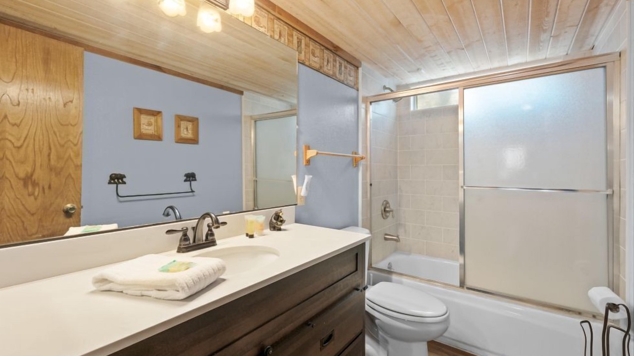 Photo of Bathroom in Summit Estates