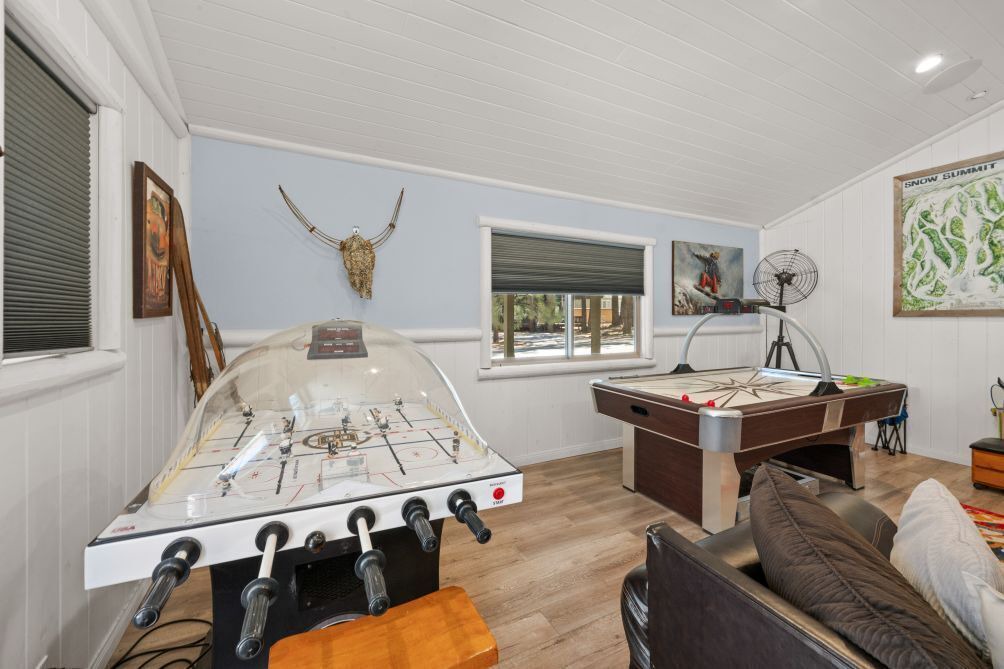 Photo of Livingroom in Summit Estates