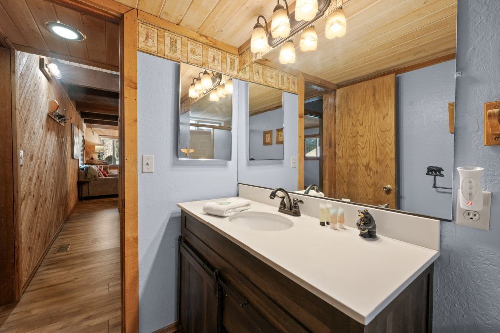 Photo of Bathroom in Summit Estates