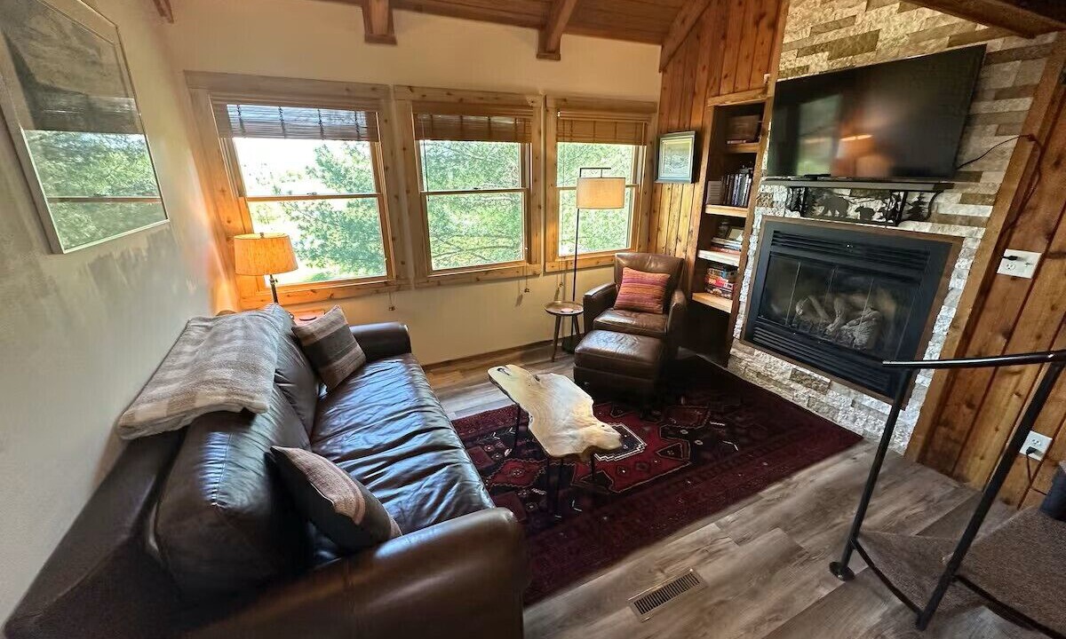 Photo of Livingroom in Davis