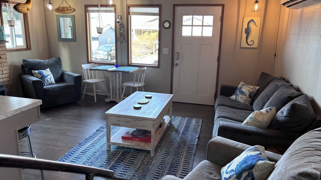 Photo of Livingroom in Rockaway Beach