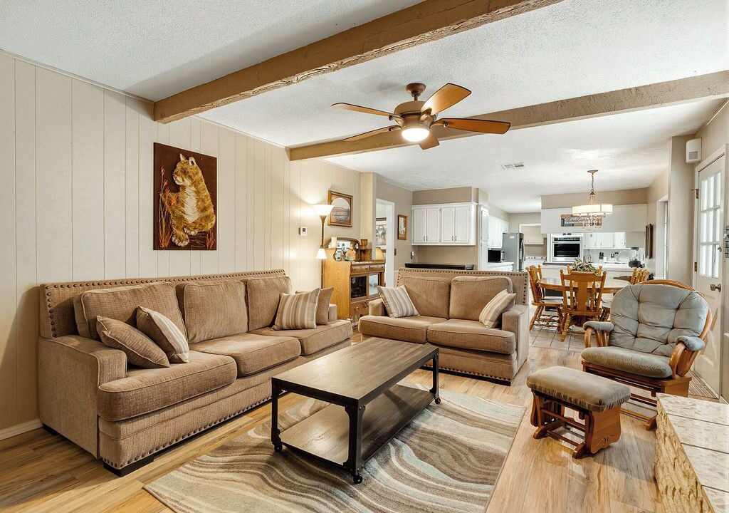 Photo of Livingroom in Ada