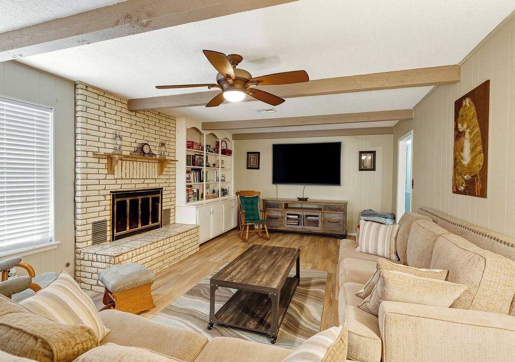 Photo of Livingroom in Ada