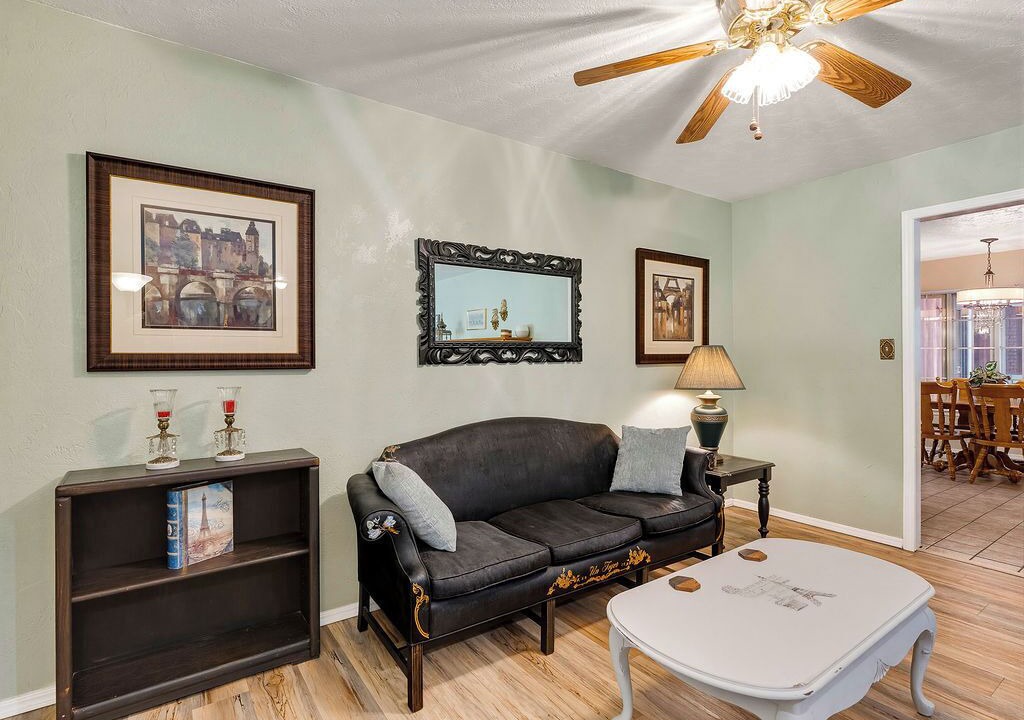Photo of Livingroom in Ada