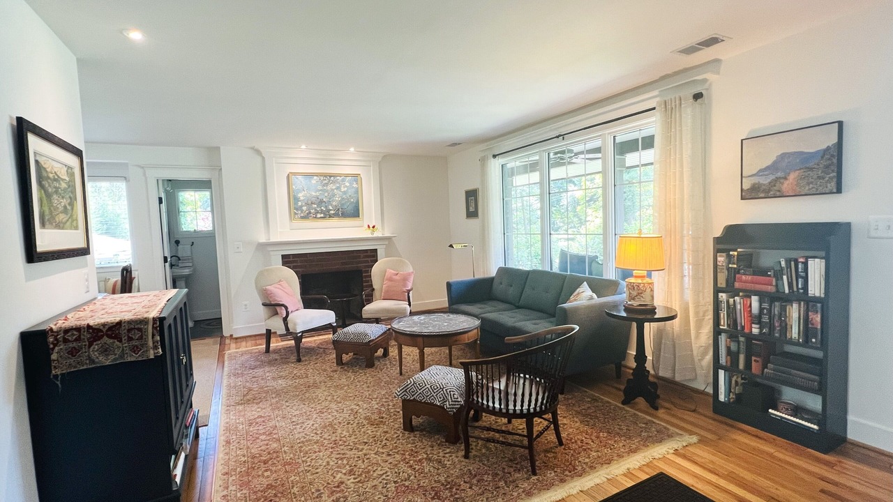 Photo of Livingroom in Falls Church