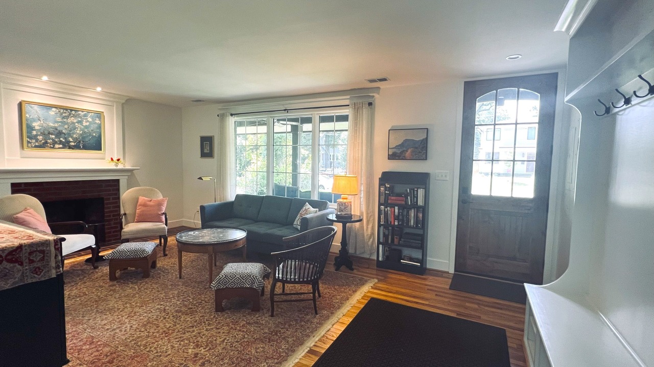 Photo of Livingroom in Falls Church