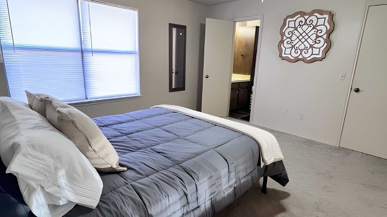 Photo of Bedroom in Plainview