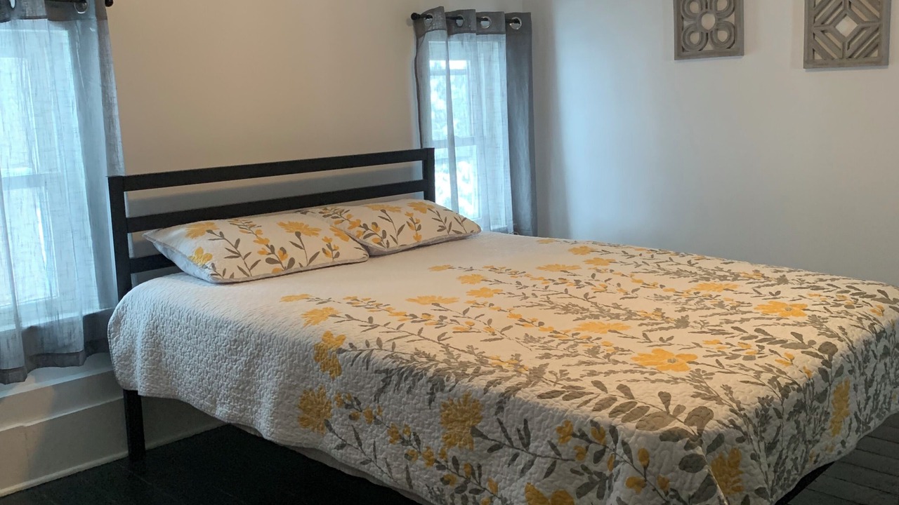 Photo of Bedroom in Town of Catharine