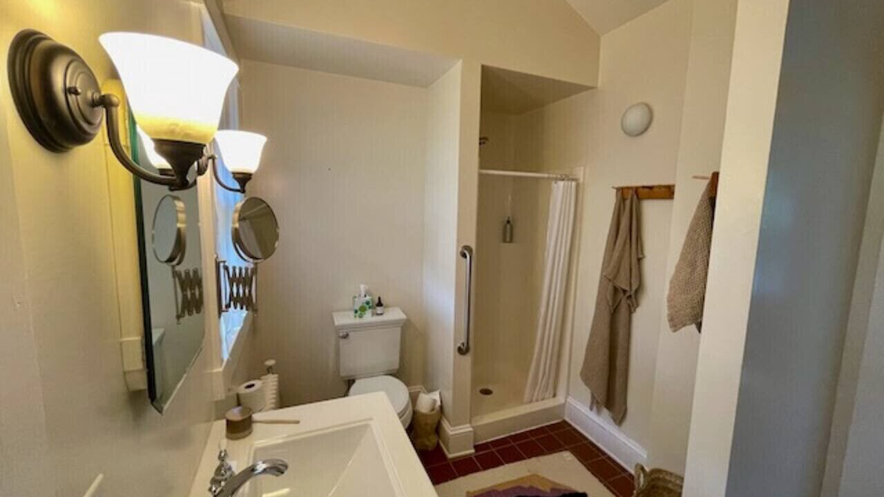 Photo of Bathroom in Fry's Spring