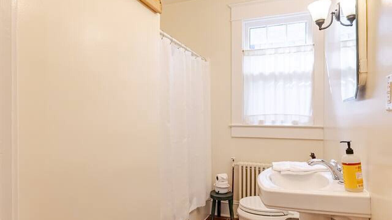 Photo of Bathroom in Fry's Spring