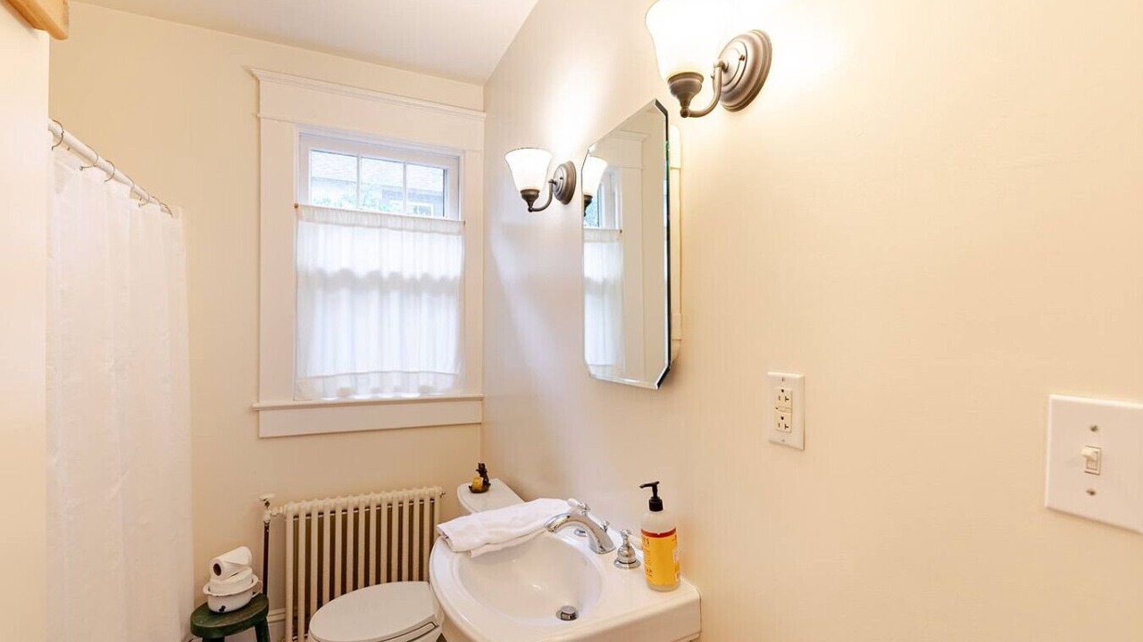 Photo of Bathroom in Fry's Spring