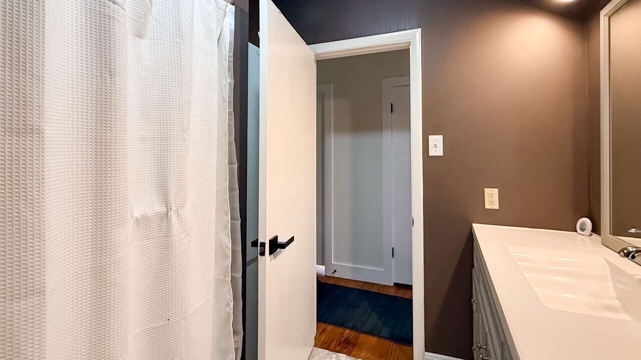 Photo of Bathroom in Ashley Oaks
