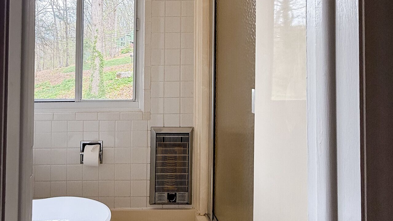 Photo of Bathroom in Ashley Oaks