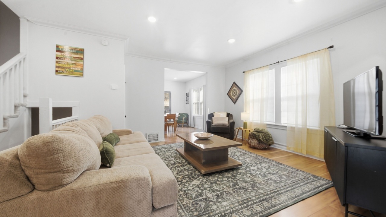 Photo of Livingroom in College Hill