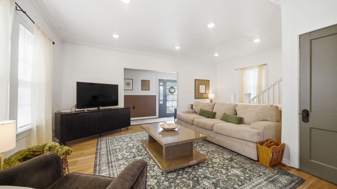 Photo of Livingroom in College Hill