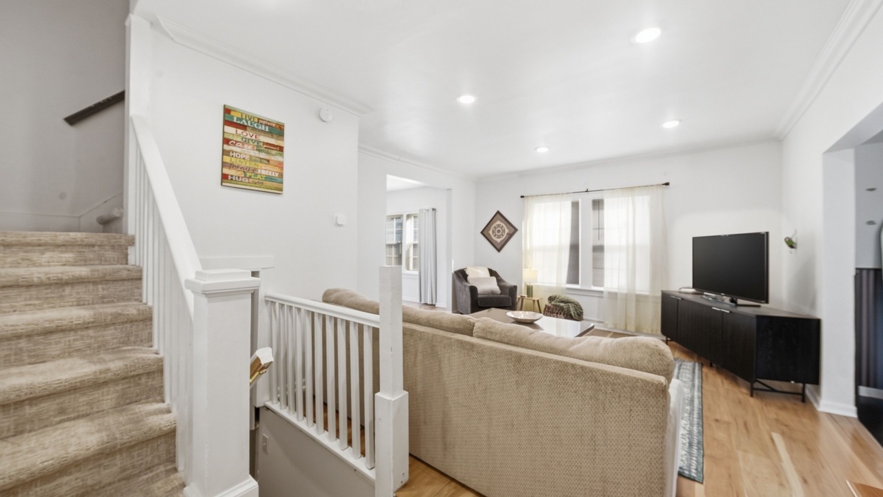 Photo of Livingroom in College Hill