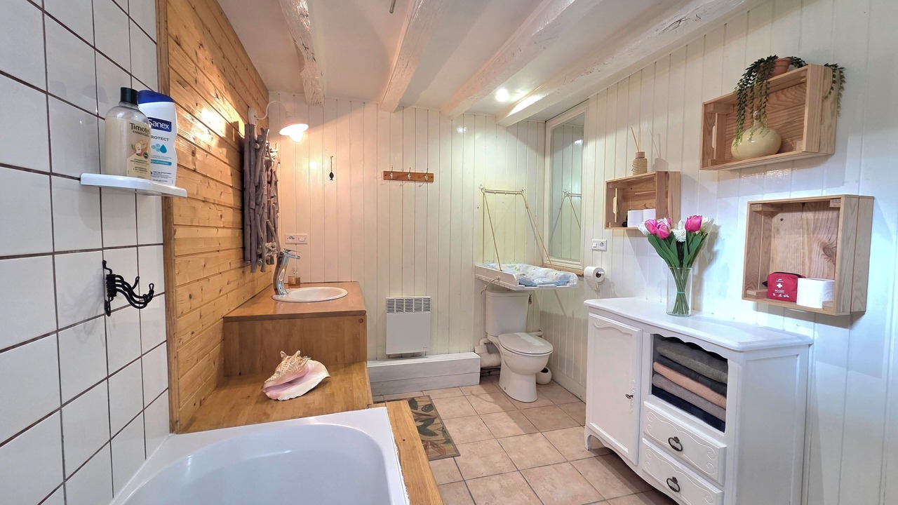 Photo of Bathroom in Azay-sur-Indre