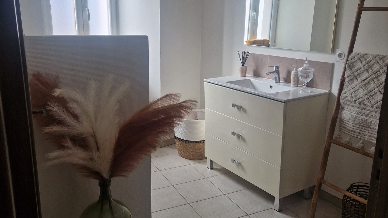 Photo of Bathroom in Saint-Martin-de-Villereglan