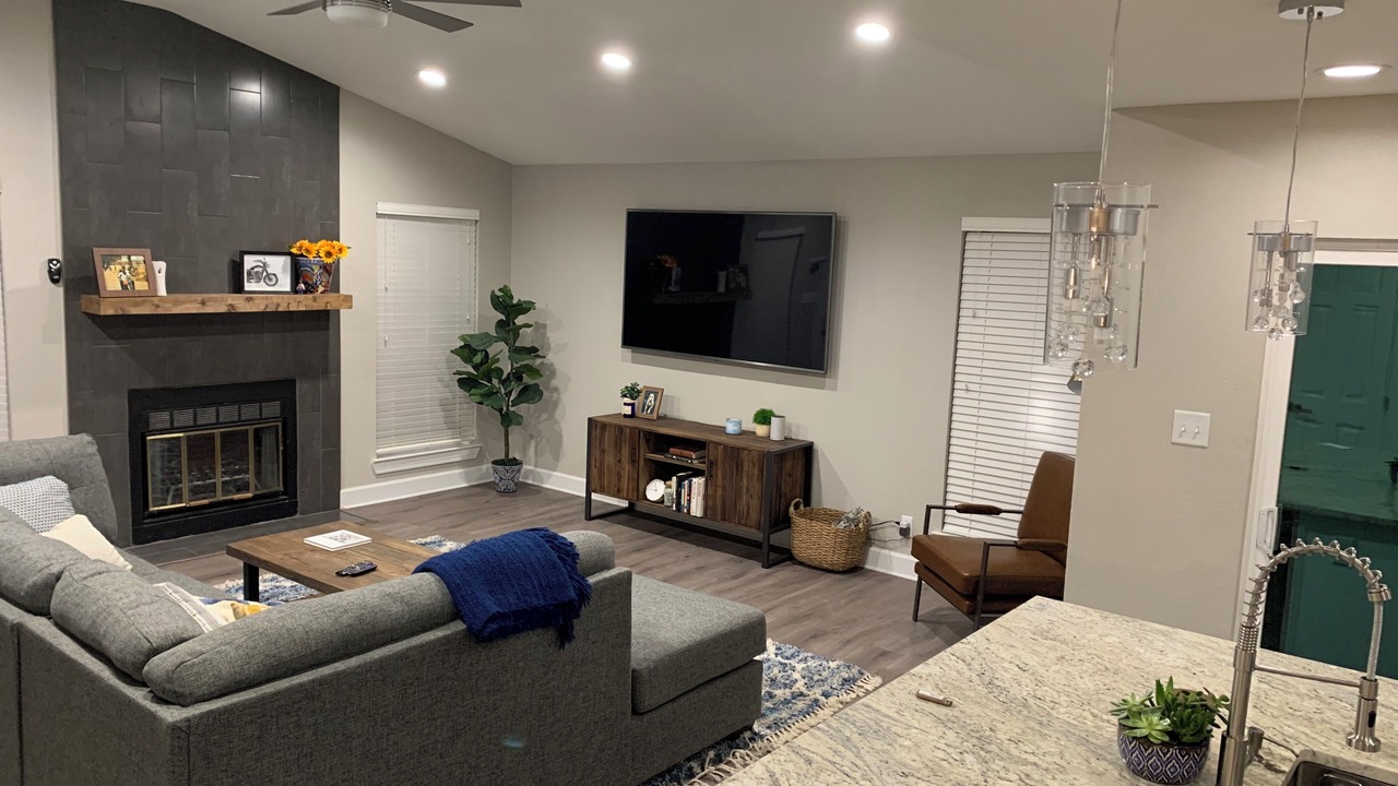 Photo of Livingroom in North Buttercup Creek