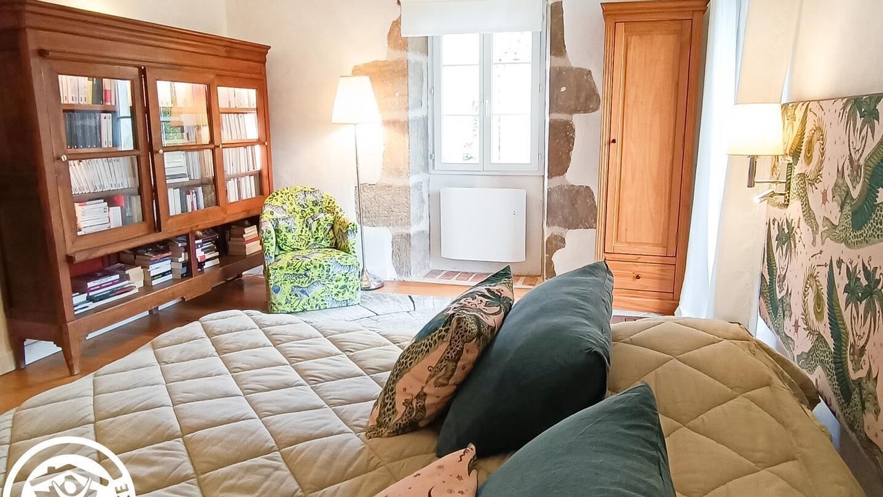 Photo of Bedroom in Camburat
